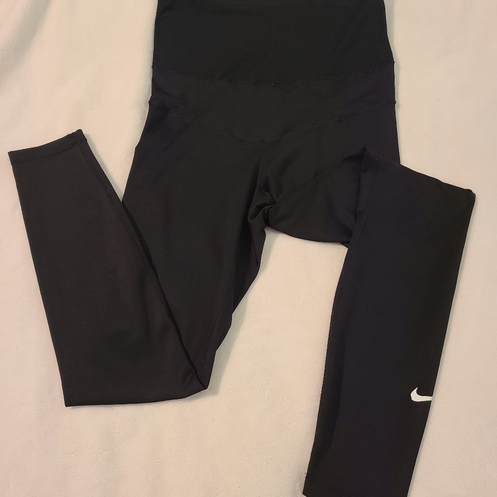 Pregnancy Nike tights